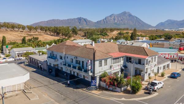 672  m² Commercial space