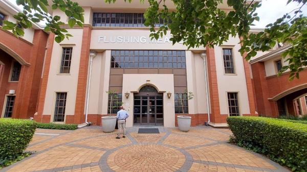 935  m² Commercial space