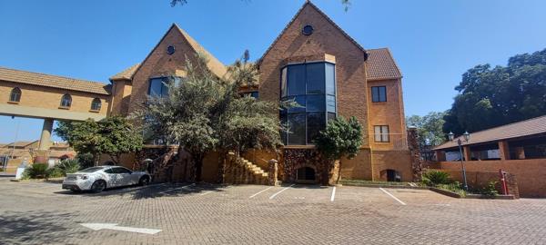 818  m² Office Space