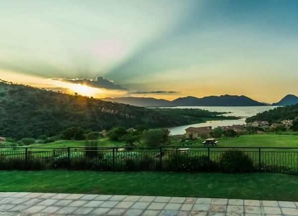 863 m² Land
