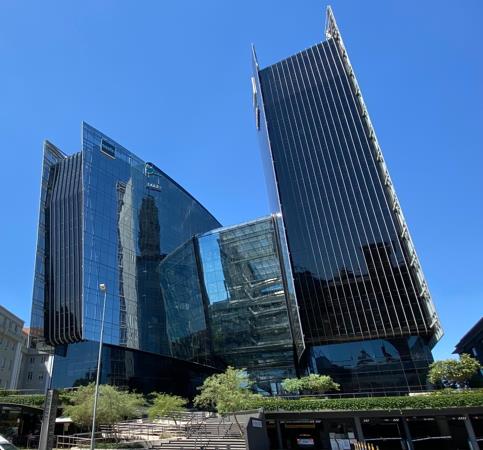 1 100 m² Commercial space