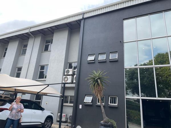 242 m² Commercial space