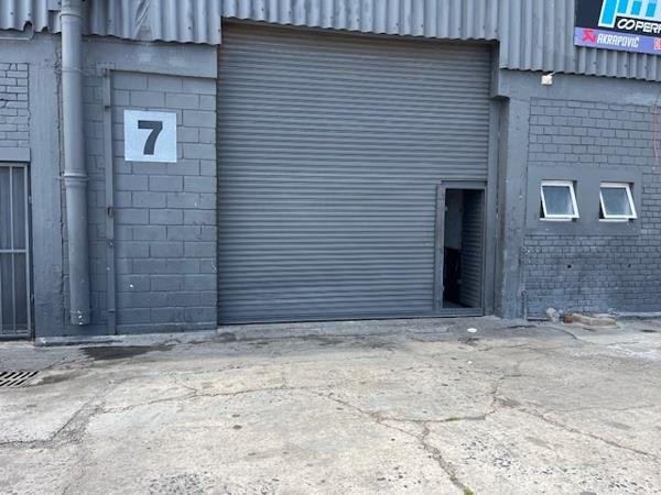 225  m² Industrial space