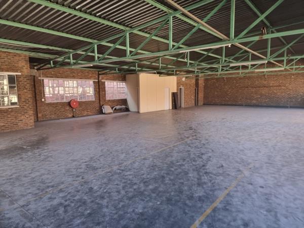 1 000  m² Commercial space