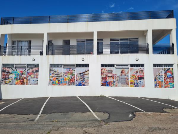 2 300  m² Commercial space