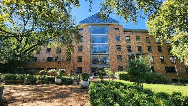 875  m² Commercial space