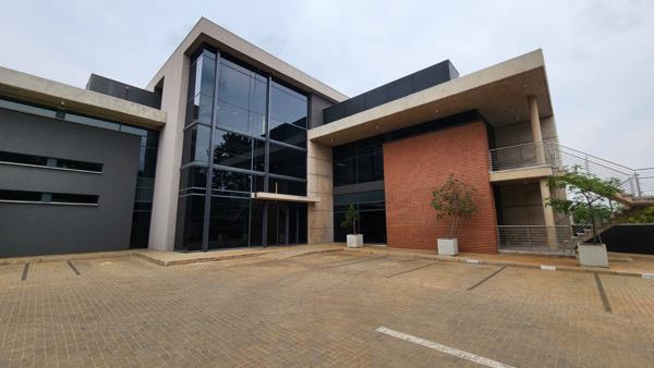 242 m² Commercial space