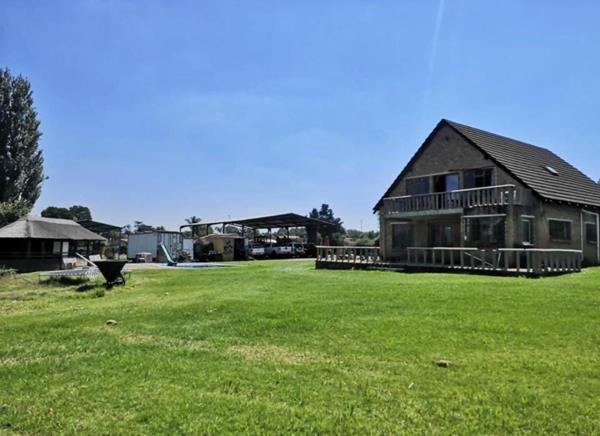 8 566 m² Land
