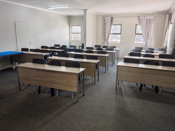 132  m² Commercial space