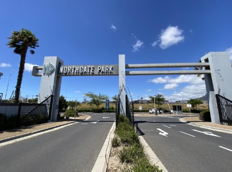 860  m² Commercial space