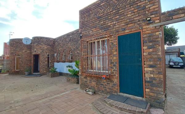 10 Bedroom House