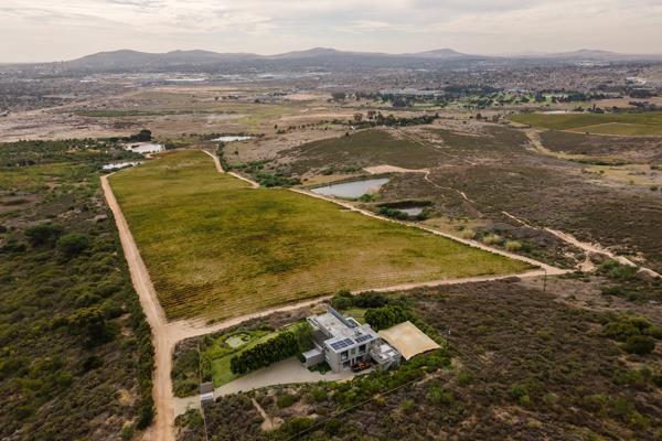106.7 ha Farm with House