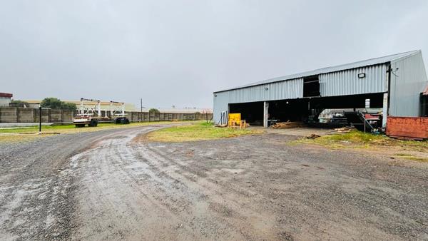 1 600  m² Industrial space