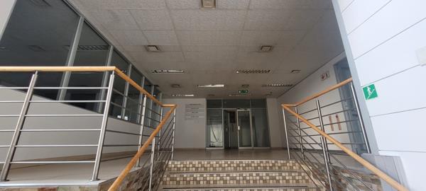 1 000  m² Commercial space