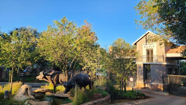 1 280 m² Land