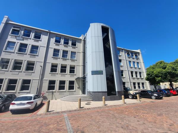 868  m² Commercial space