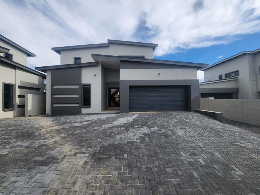 Photo of 4 Bedroom House in Roodeplaat
