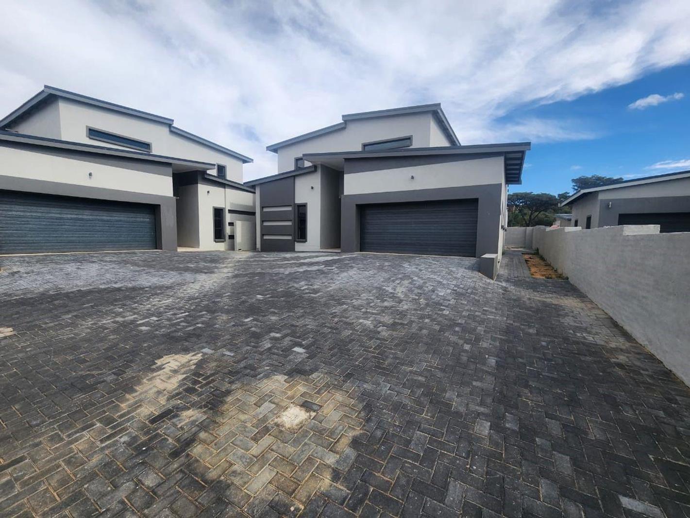 4 Bedroom House in Roodeplaat