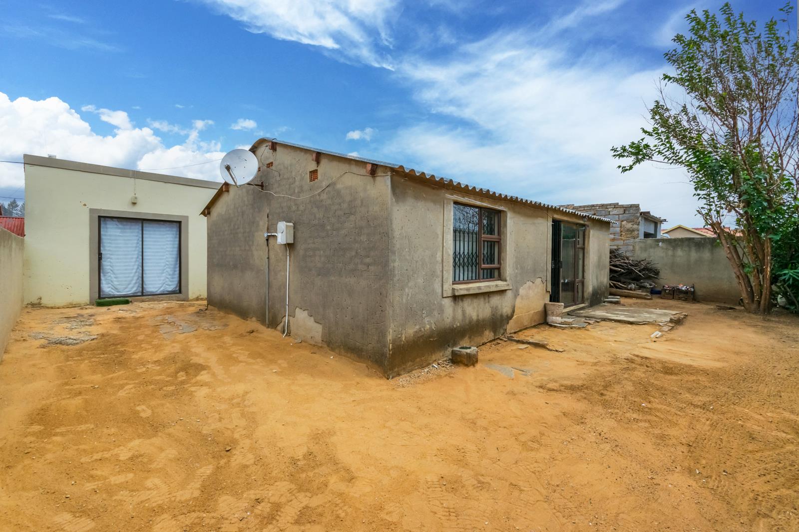 2 Bedroom House in Meadowlands