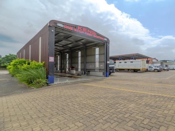 2 400  m² Commercial space