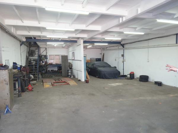 300  m² Industrial space