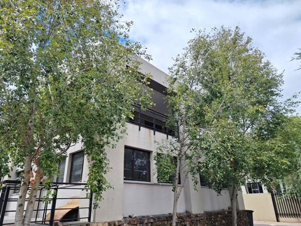 1 276  m² Commercial space