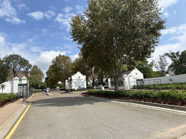 738  m² Commercial space