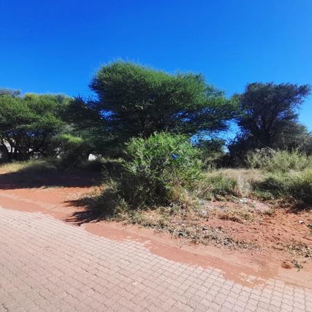 600 m² Land