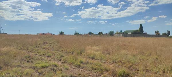 1 115 m² Land