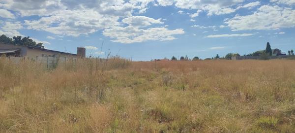 1 114 m² Land