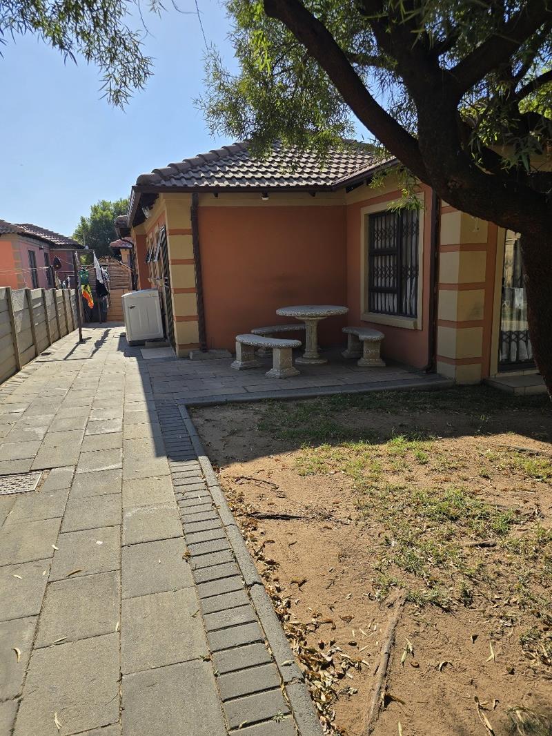 3 Bedroom House in Waterfall