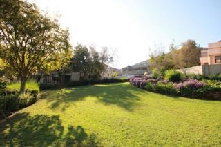925 m² Land