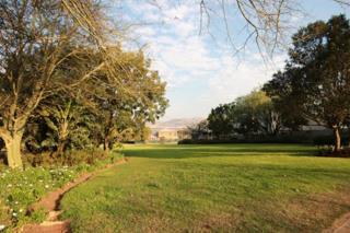 925 m² Land