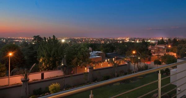 2 300 m² Land