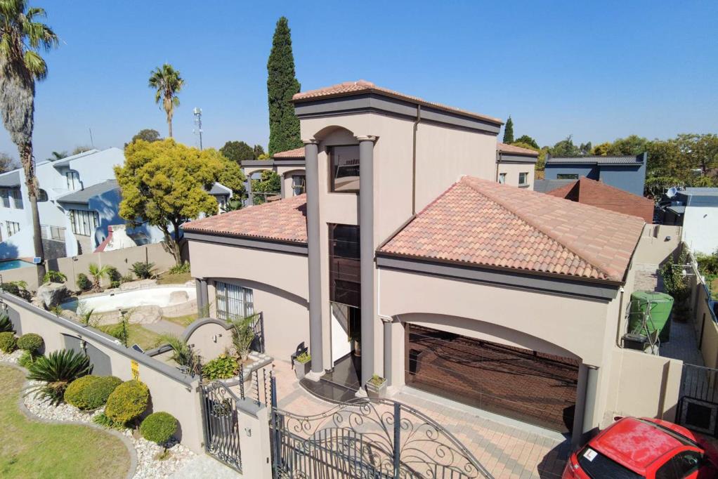 5 Bedroom House