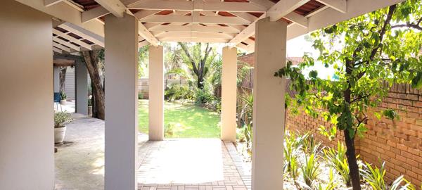 1 000  m² Commercial space