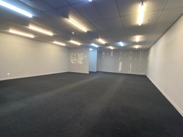 142  m² Commercial space
