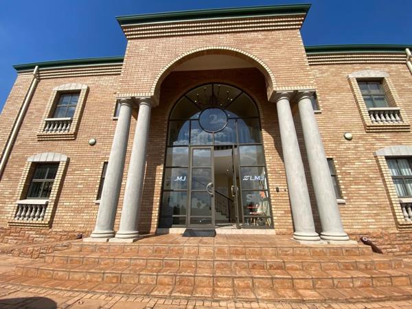 225  m² Commercial space