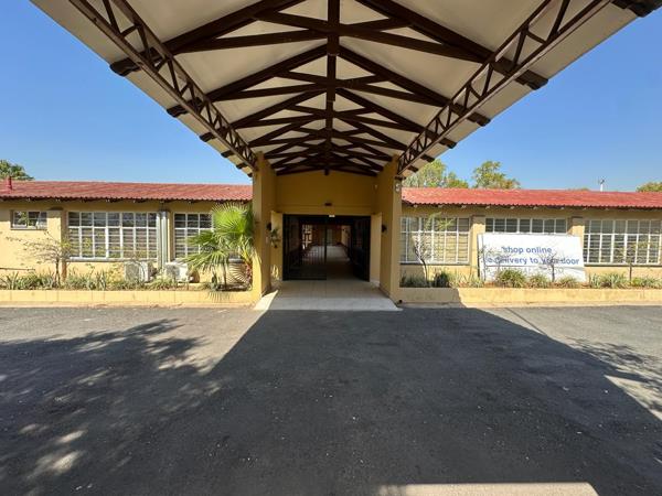 10 000  m² Commercial space