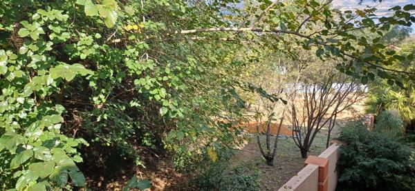 594 m² Land