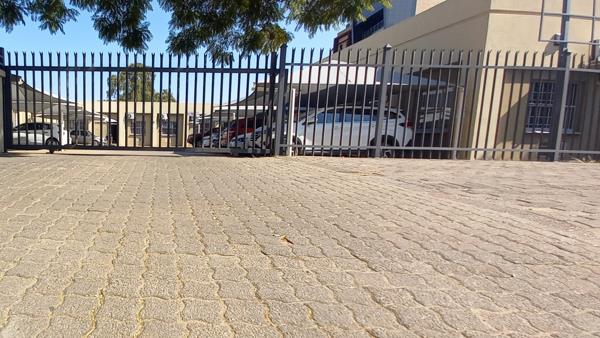 785  m² Commercial space