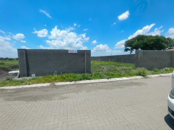 275 m² Land