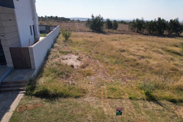 1 040 m² Land