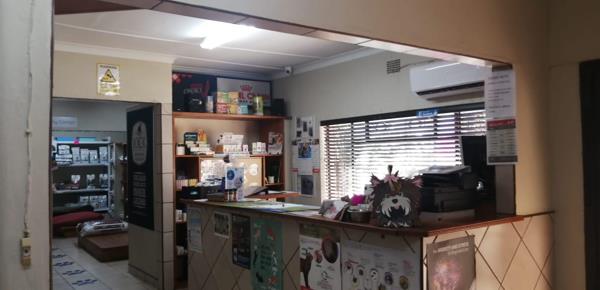 885  m² Commercial space