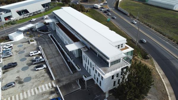 566  m² Commercial space