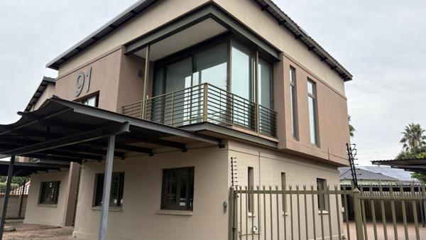 472 m² Office Space