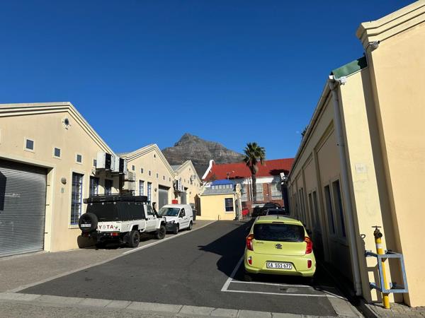 140 m² Commercial space