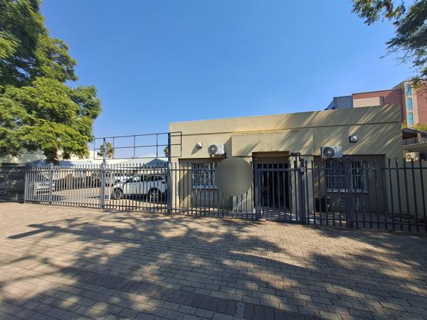 785  m² Office Space