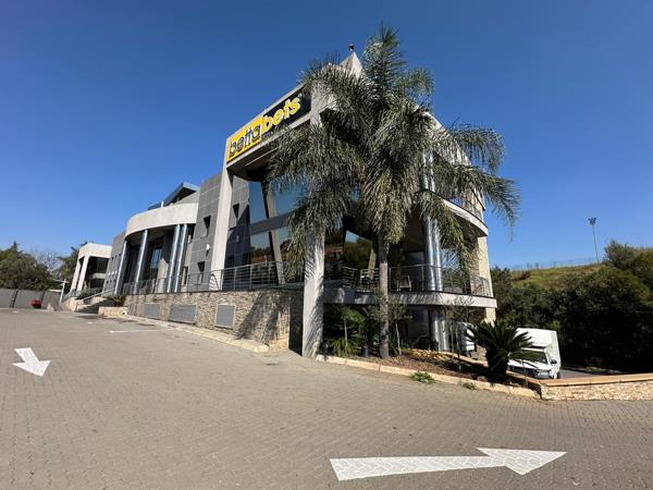 303.5 m² Commercial space