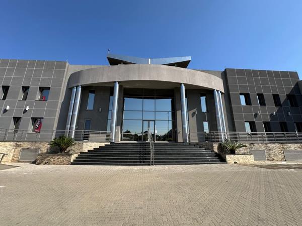 303.5 m² Commercial space